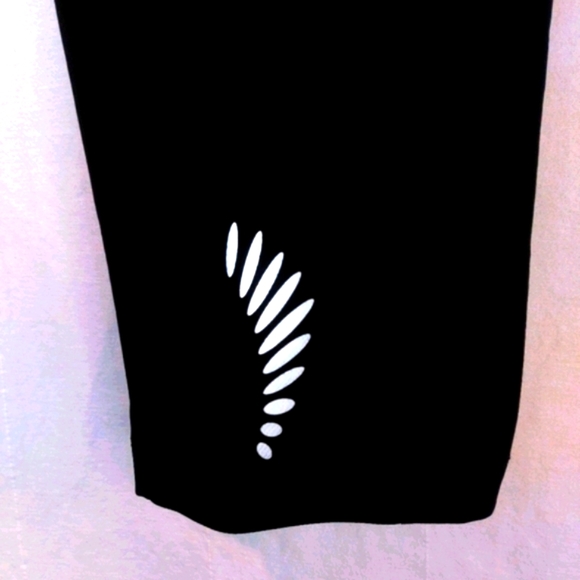 THE NORTH FACE ♡ Ladies Flight Series Capri - Picture 4 of 9